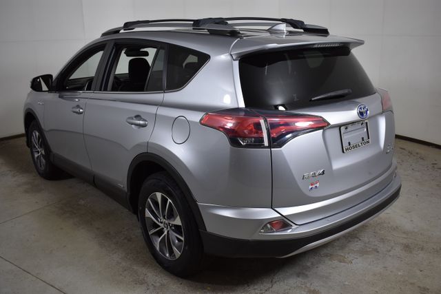 2018 Toyota RAV4 Hybrid XLE photo 3