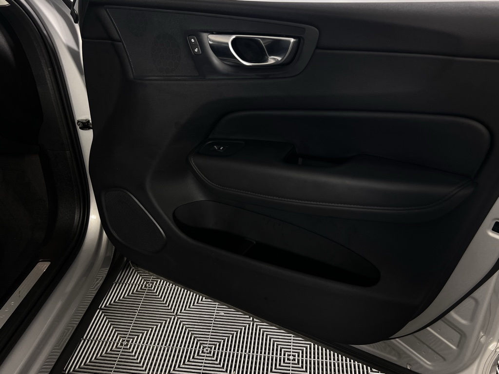 2024 Volvo XC60 B5 Core photo 31