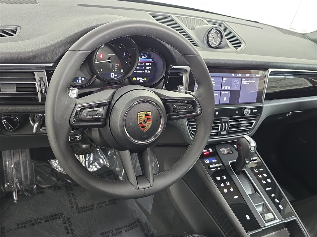 2026 Porsche Macan T photo 3