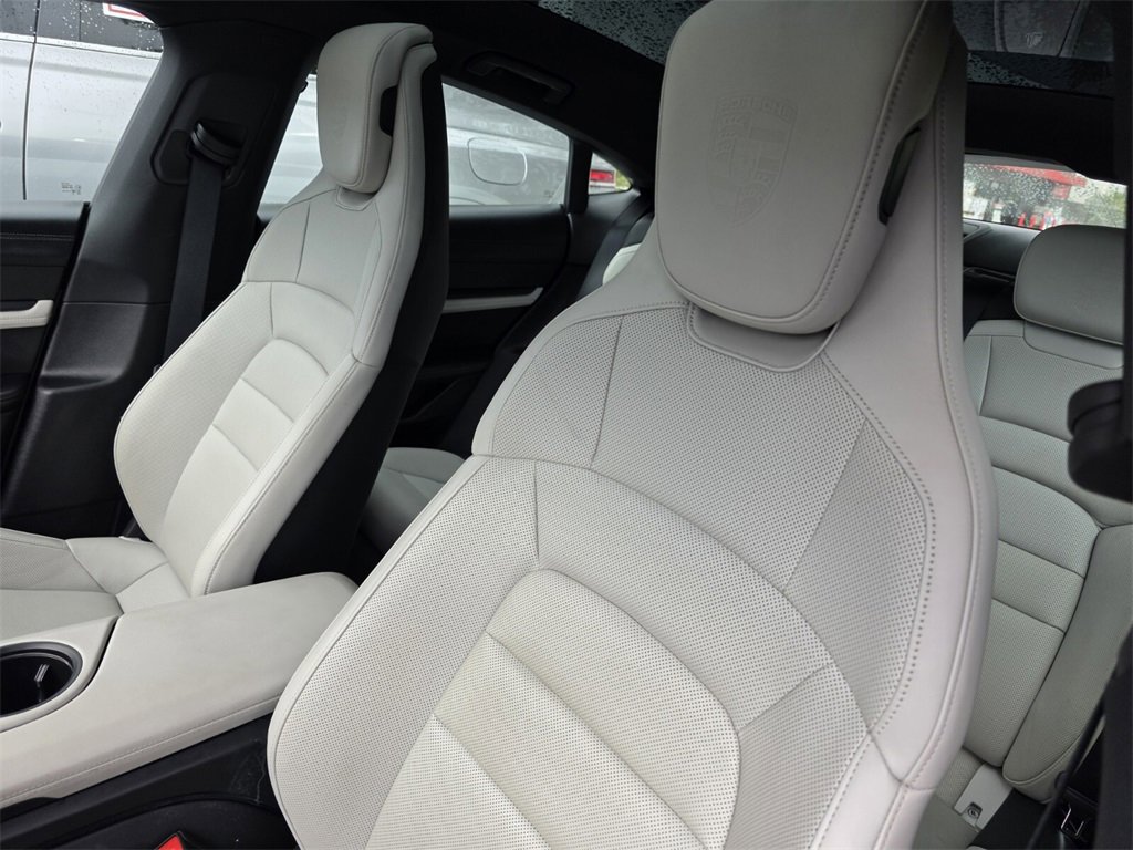 2021 Porsche Taycan Base photo 10