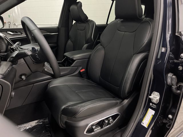 2024 Jeep Grand Cherokee Overland photo 4