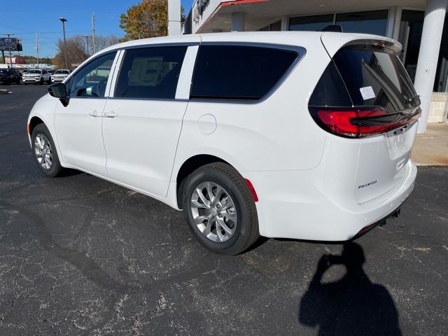 2026 Chrysler Pacifica Limited photo 2