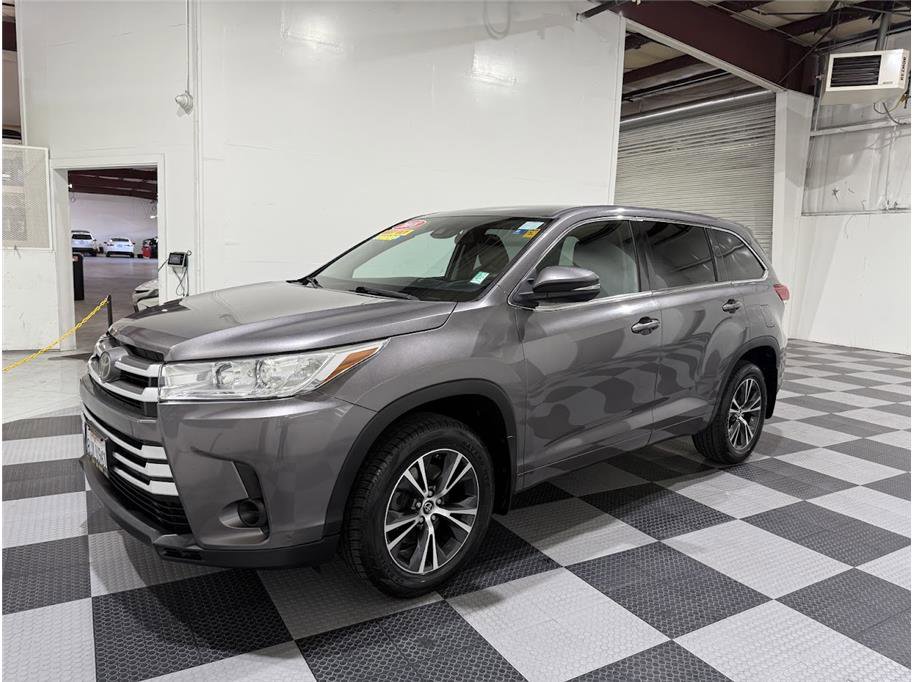 2018 Toyota Highlander LE Sport photo 9