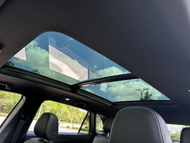 2025 Volkswagen Atlas Cross Sport SEL R-Line photo 12