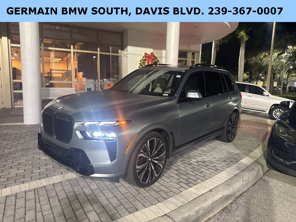 2023 BMW X7 40i's photo