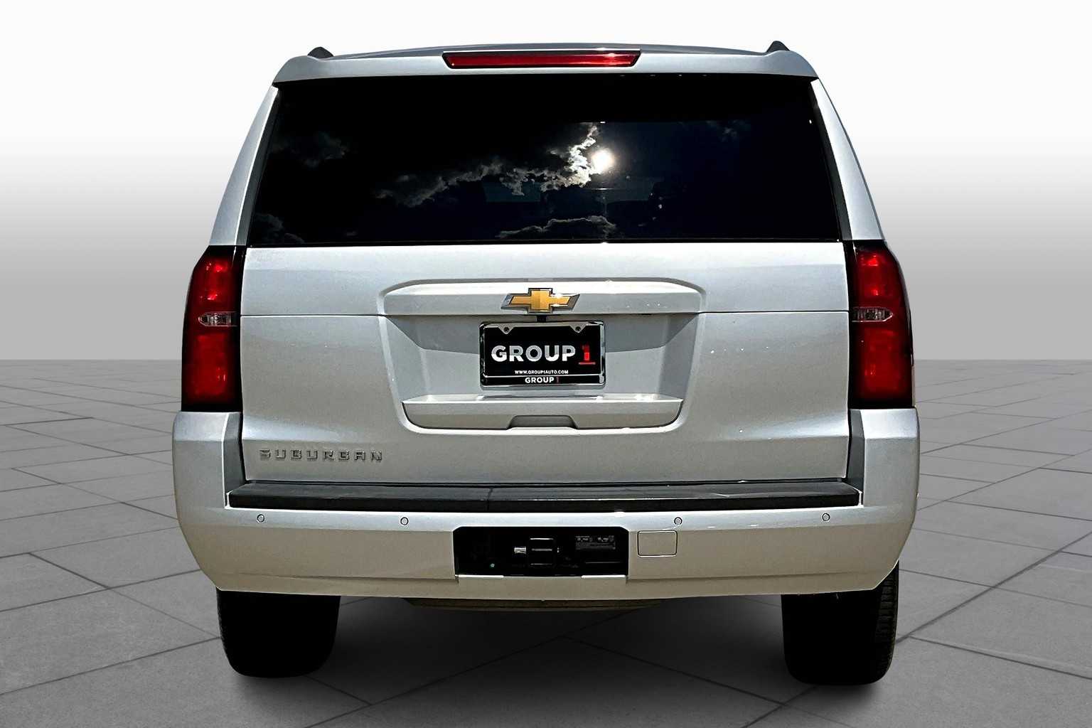 2018 Chevrolet Suburban LS photo 4