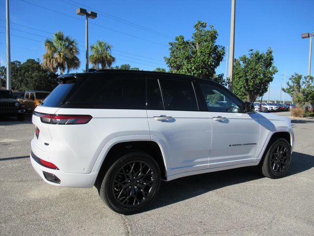 2025 Jeep Grand Cherokee Summit photo 6