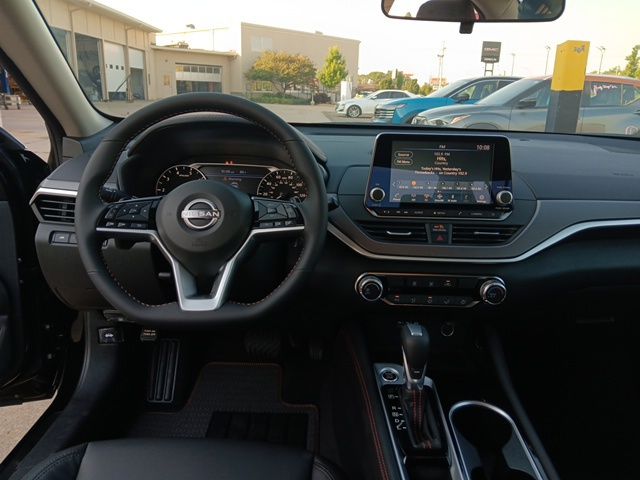 2025 Nissan Altima 2.5 SR photo 3