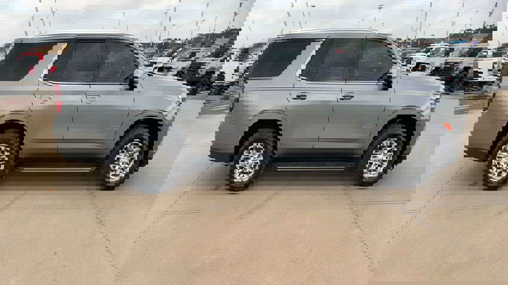 2022 Chevrolet Tahoe LT photo 2