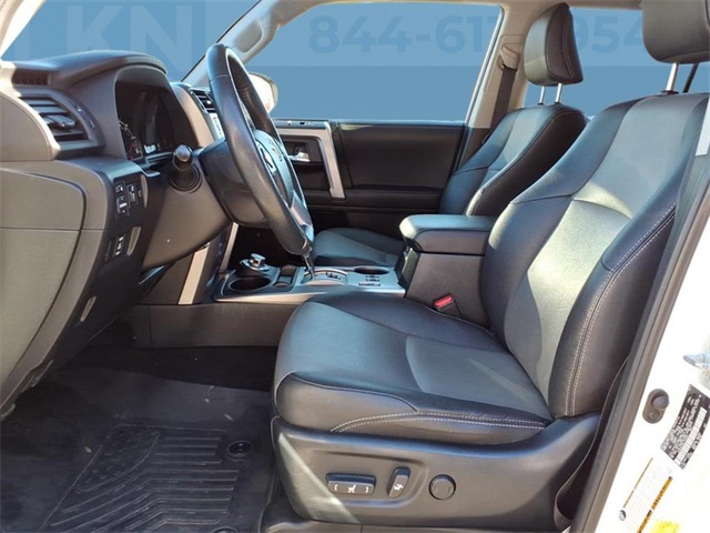 2020 Toyota 4Runner SR5 Premium photo 3