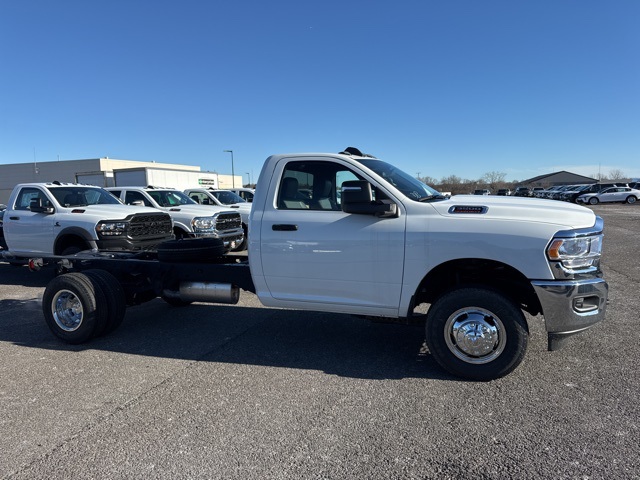 2024 Ram 3500 Tradesman photo 2