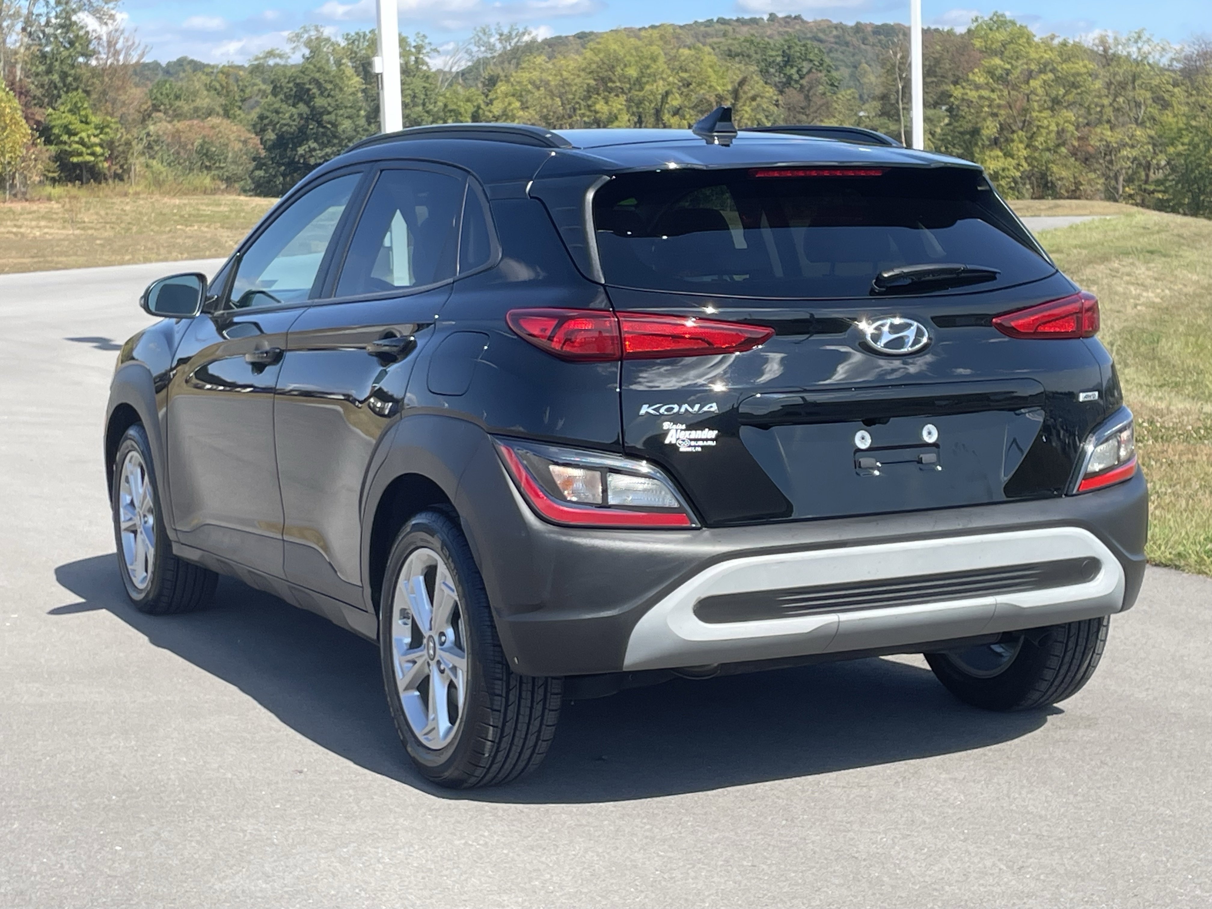 2023 Hyundai Kona SEL photo 3
