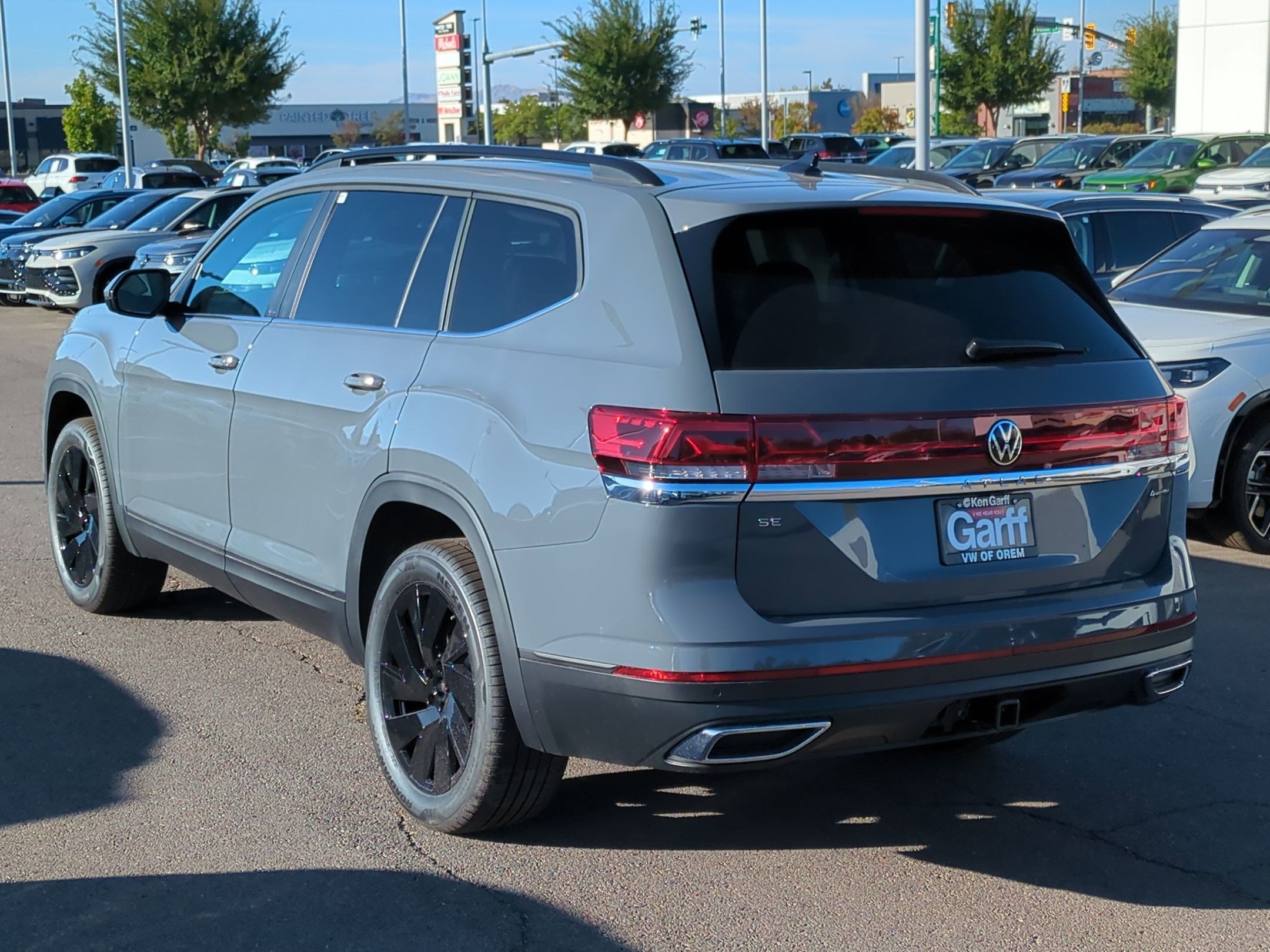 2026 Volkswagen Atlas SE Technology photo 2