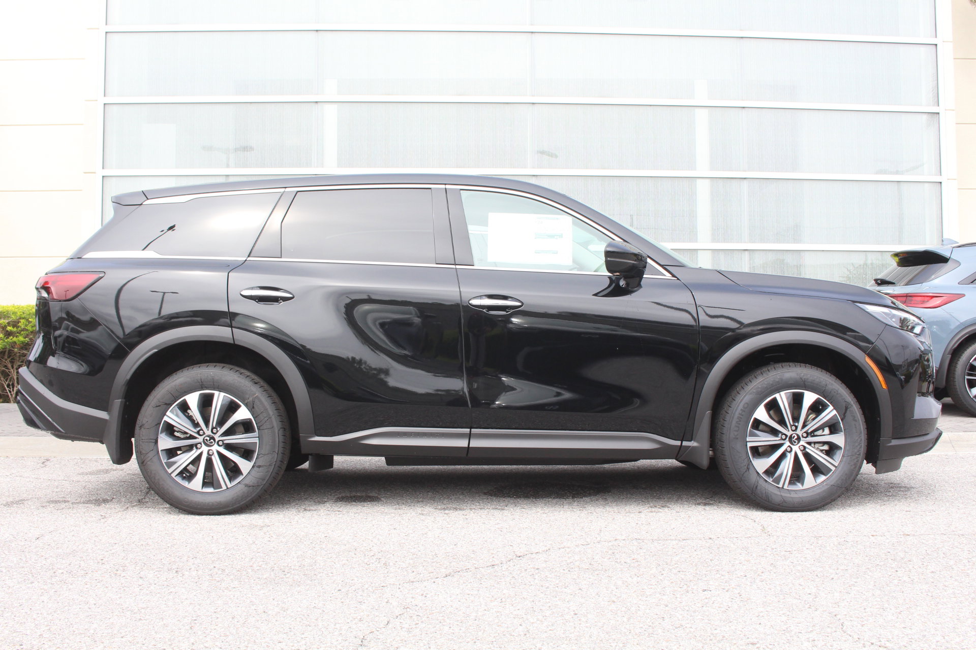 2025 Infiniti QX60 Pure photo 3