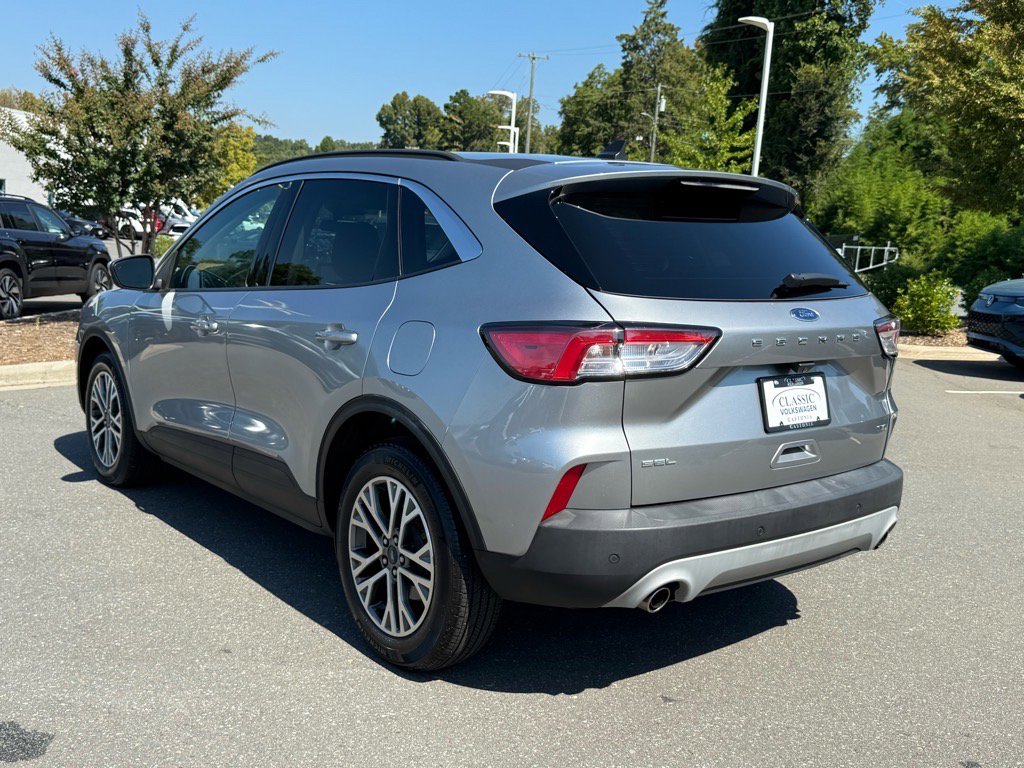2022 Ford Escape SEL photo 2