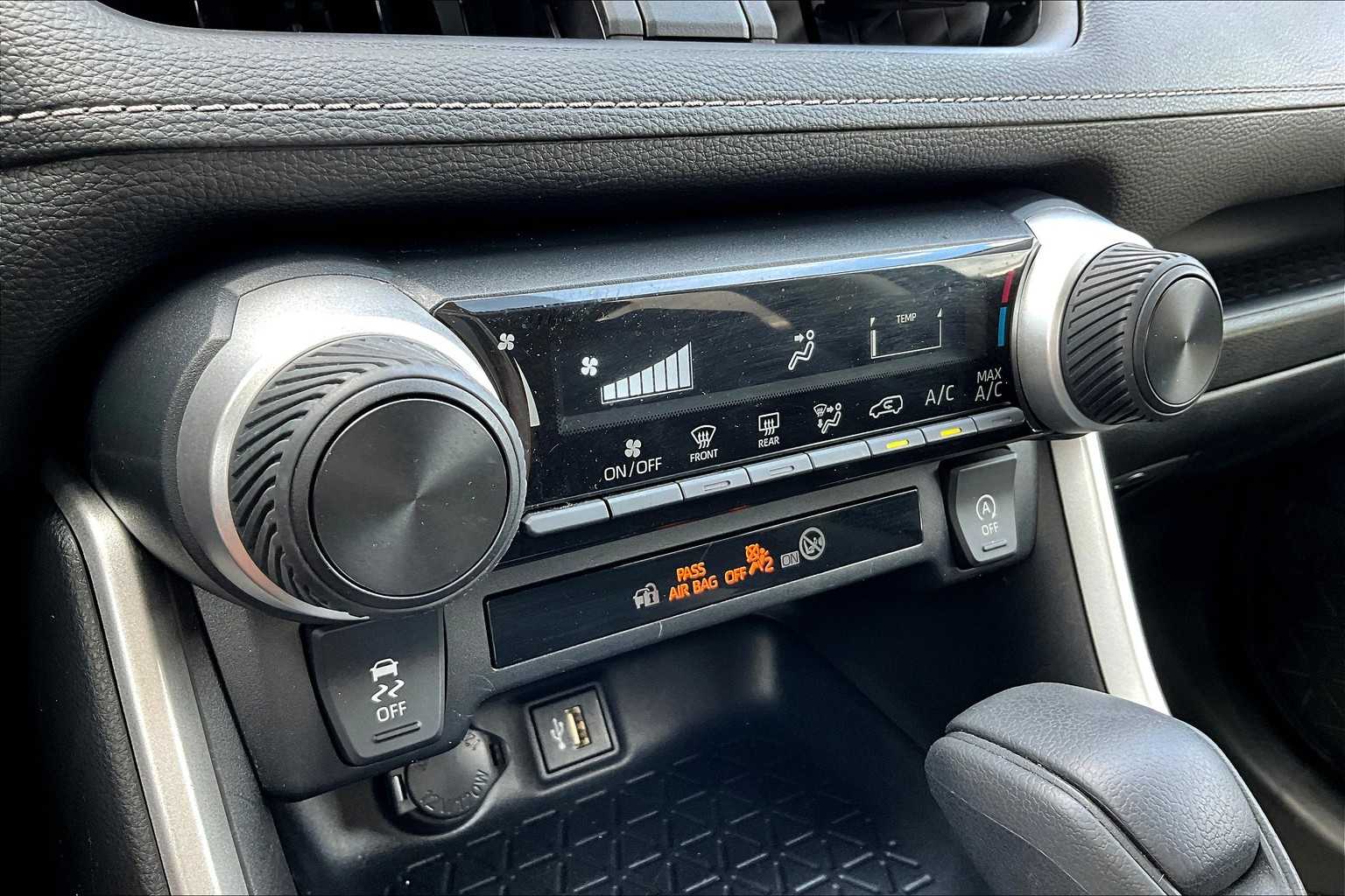 2024 Toyota RAV4 LE photo 31