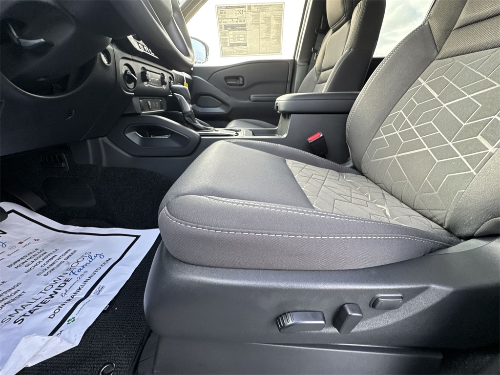 2026 Nissan Frontier Crew Cab SV photo 12