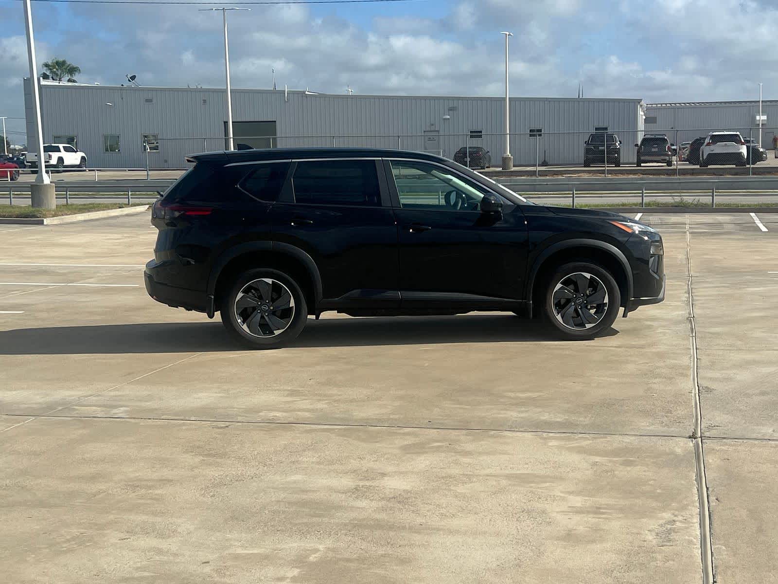 2025 Nissan Rogue SV photo 3