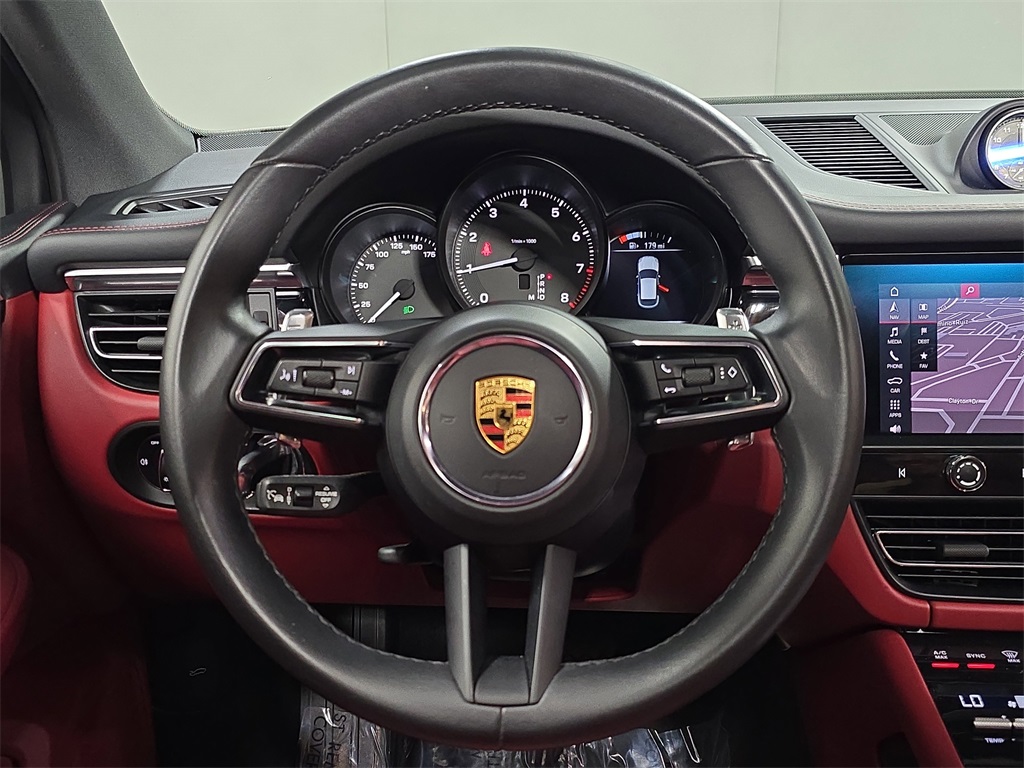 2023 Porsche Macan T photo 14