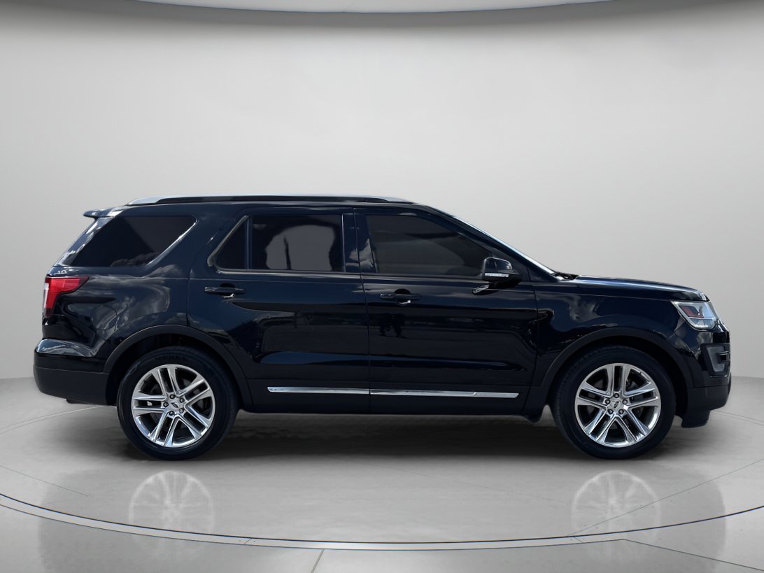 2016 Ford Explorer XLT photo 2