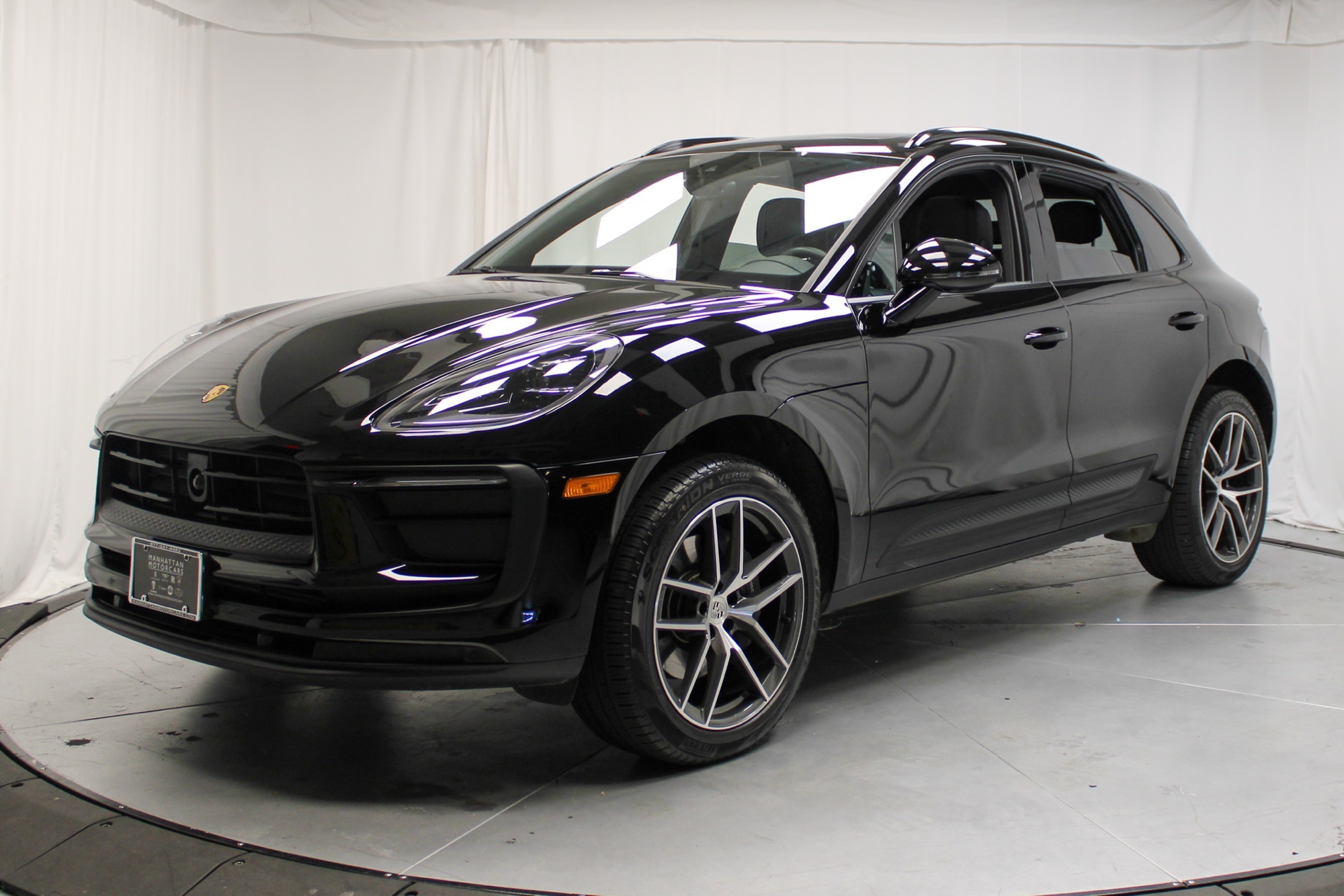 2025 Porsche Macan Base photo 6