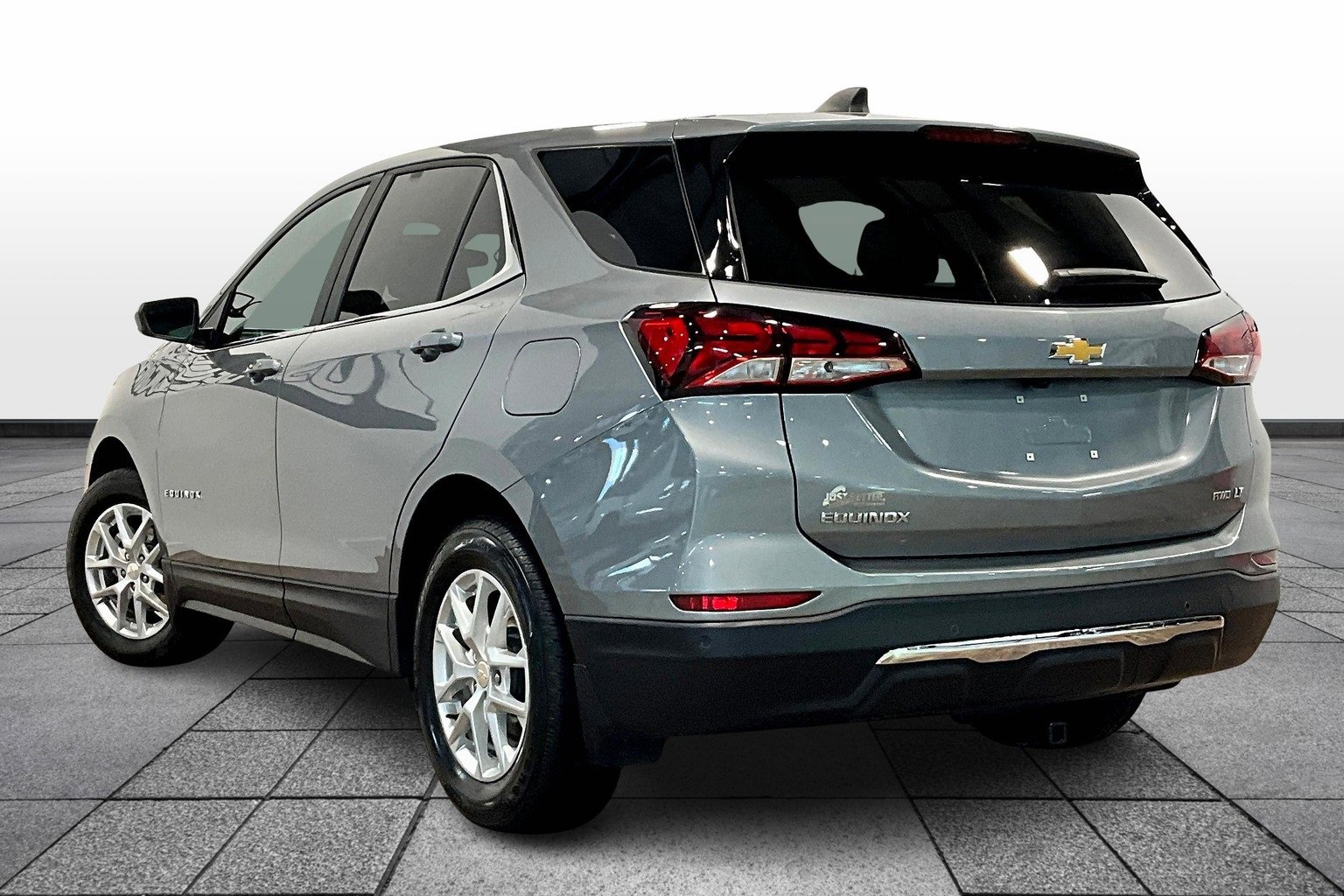 2023 Chevrolet Equinox LT photo 2