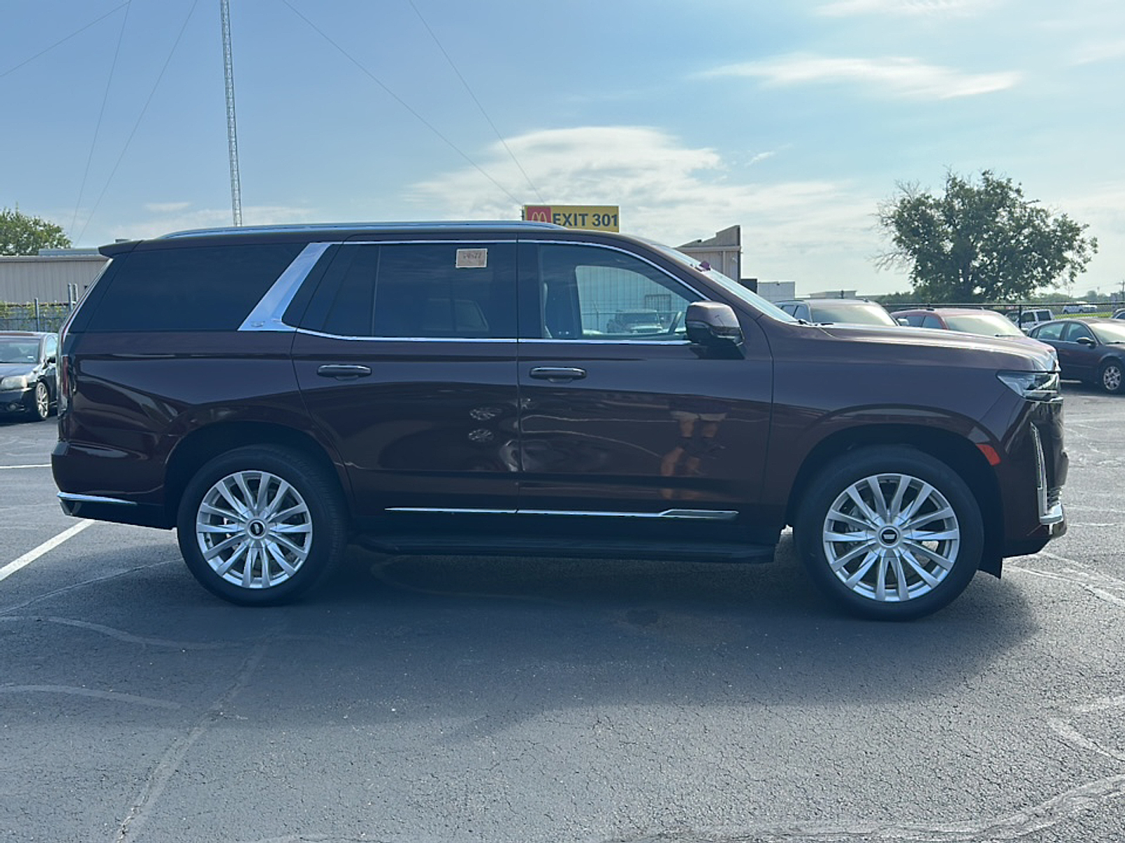 2023 Cadillac Escalade Luxury photo 3