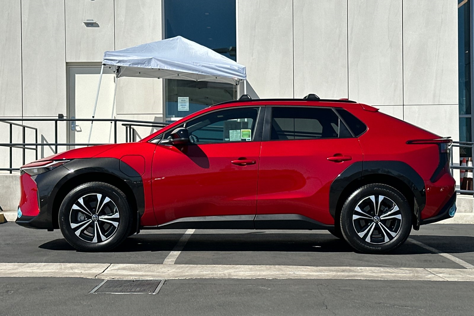 2024 Toyota bZ4X XLE photo 6
