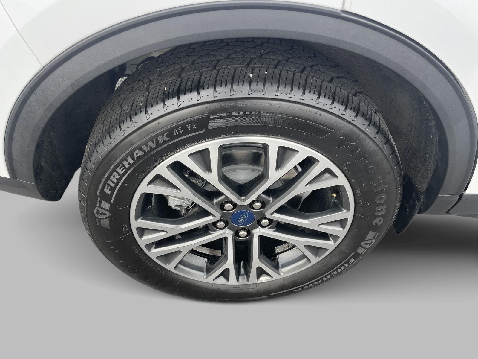 2020 Ford Escape SEL photo 11