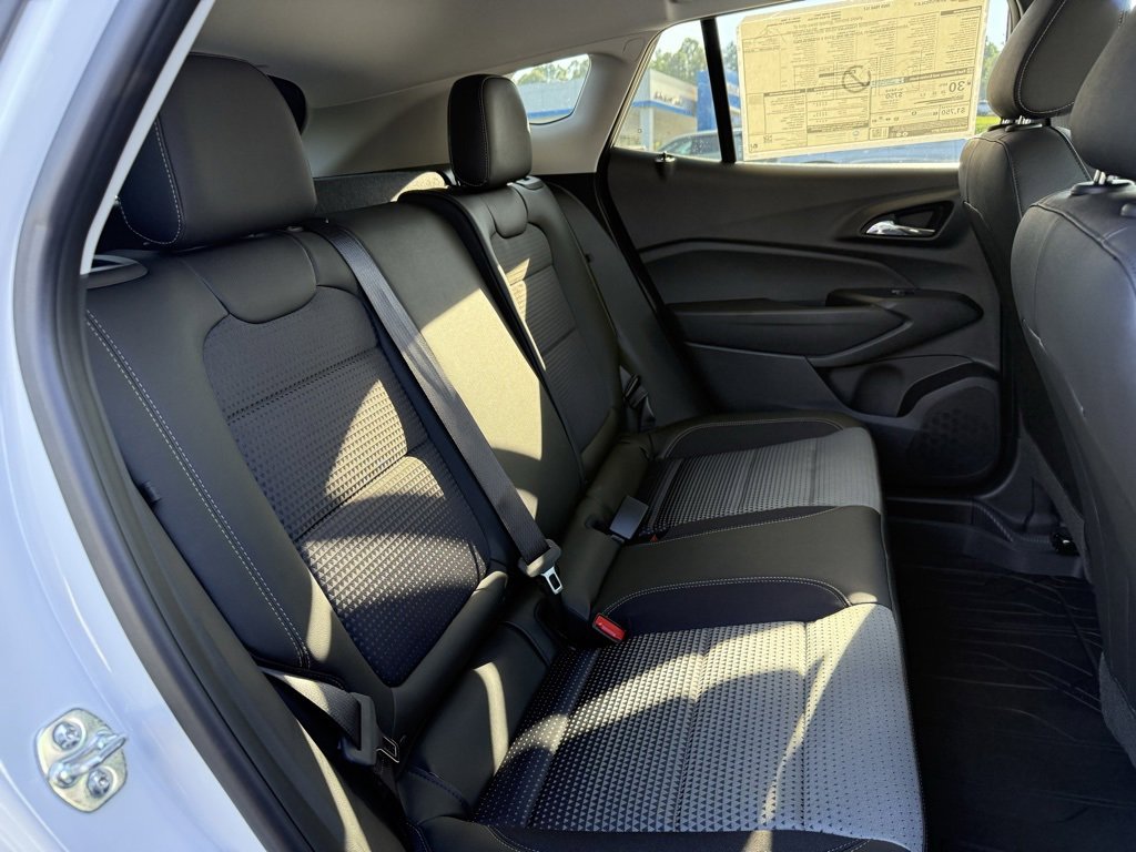 2025 Chevrolet Trax LT photo 16