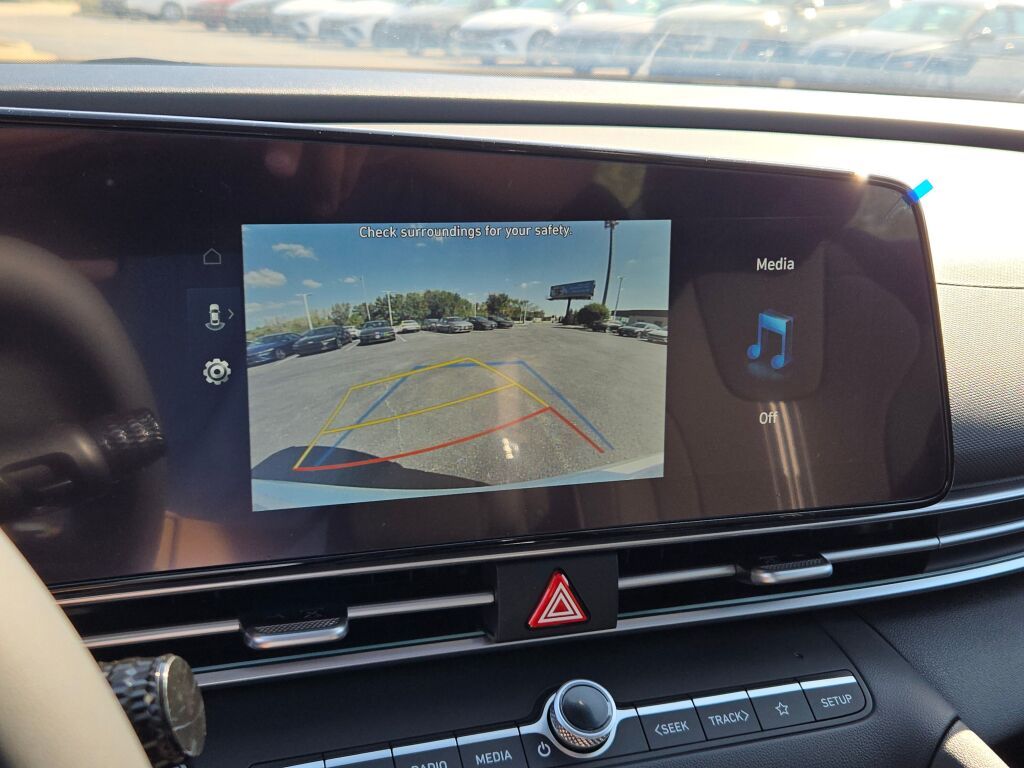 2025 Hyundai Elantra SEL Convenience photo 26