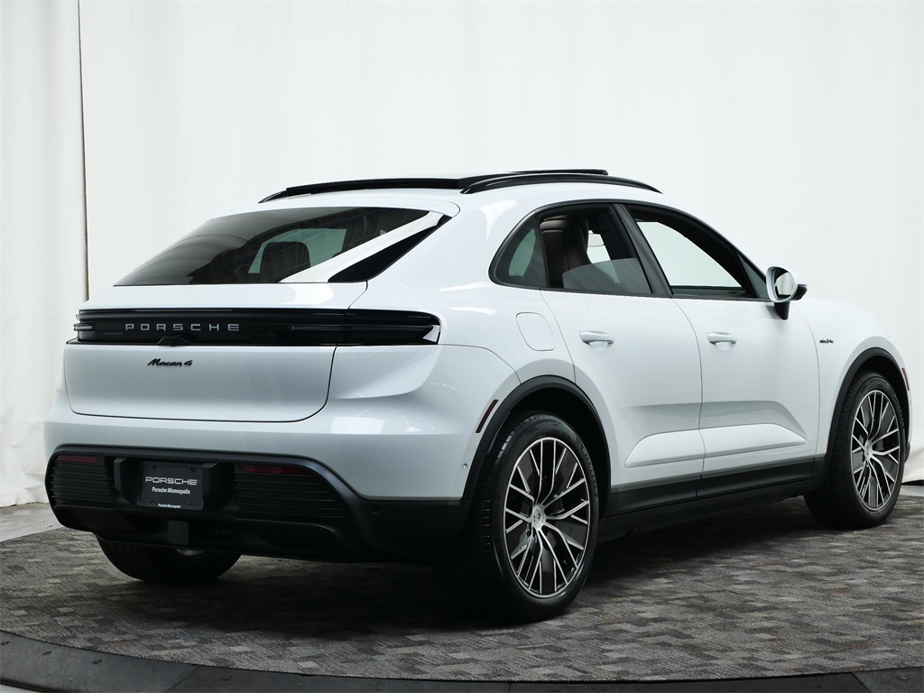 2025 Porsche Macan Electric 4 photo 7