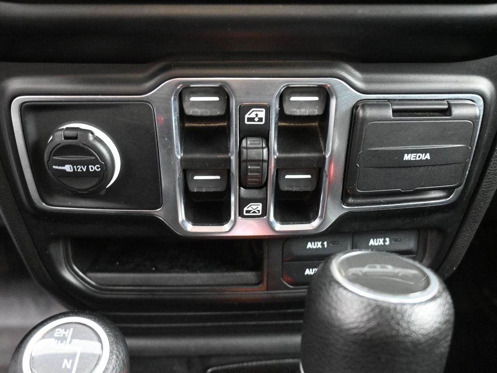 2021 Jeep Gladiator Willys photo 28