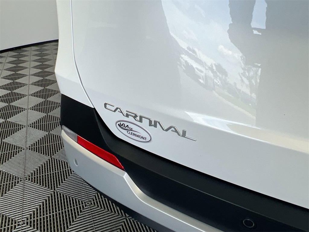 2026 Kia Carnival LXS photo 4