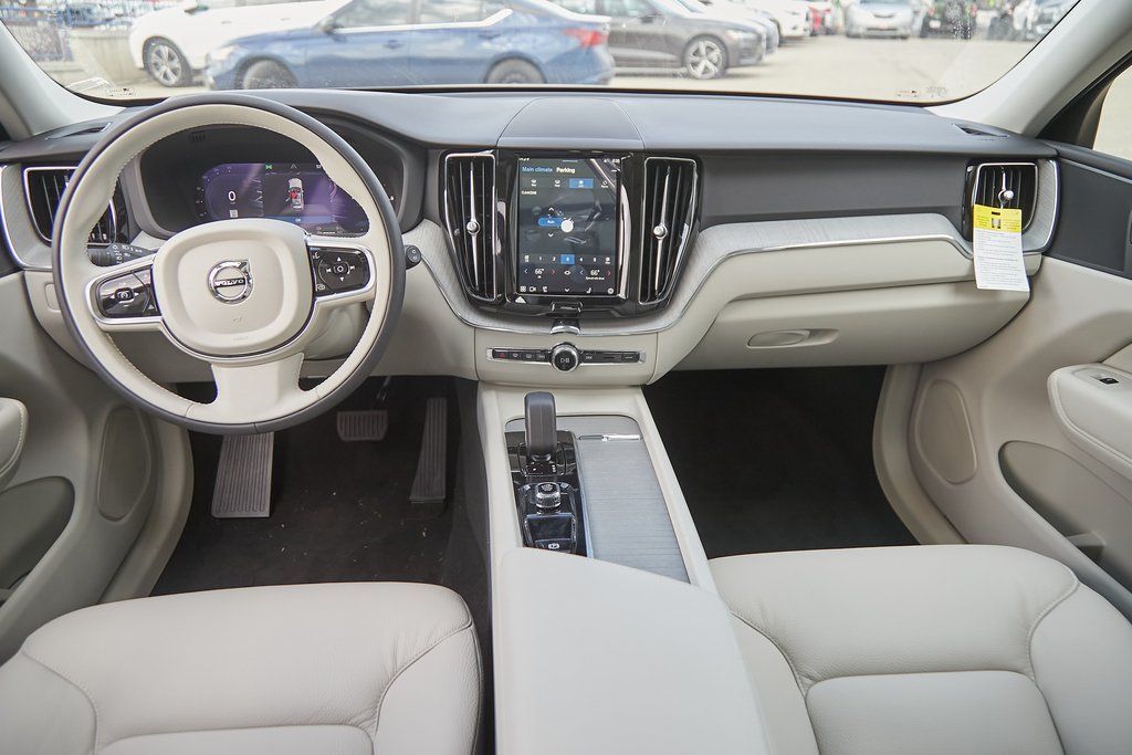 2025 VOLVO XC60 - Image 21