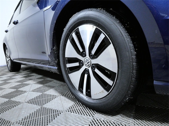 Used 2016 Volkswagen e-Golf e-Golf SE with VIN WVWKP7AU2GW913316 for sale in Apple Valley, MN