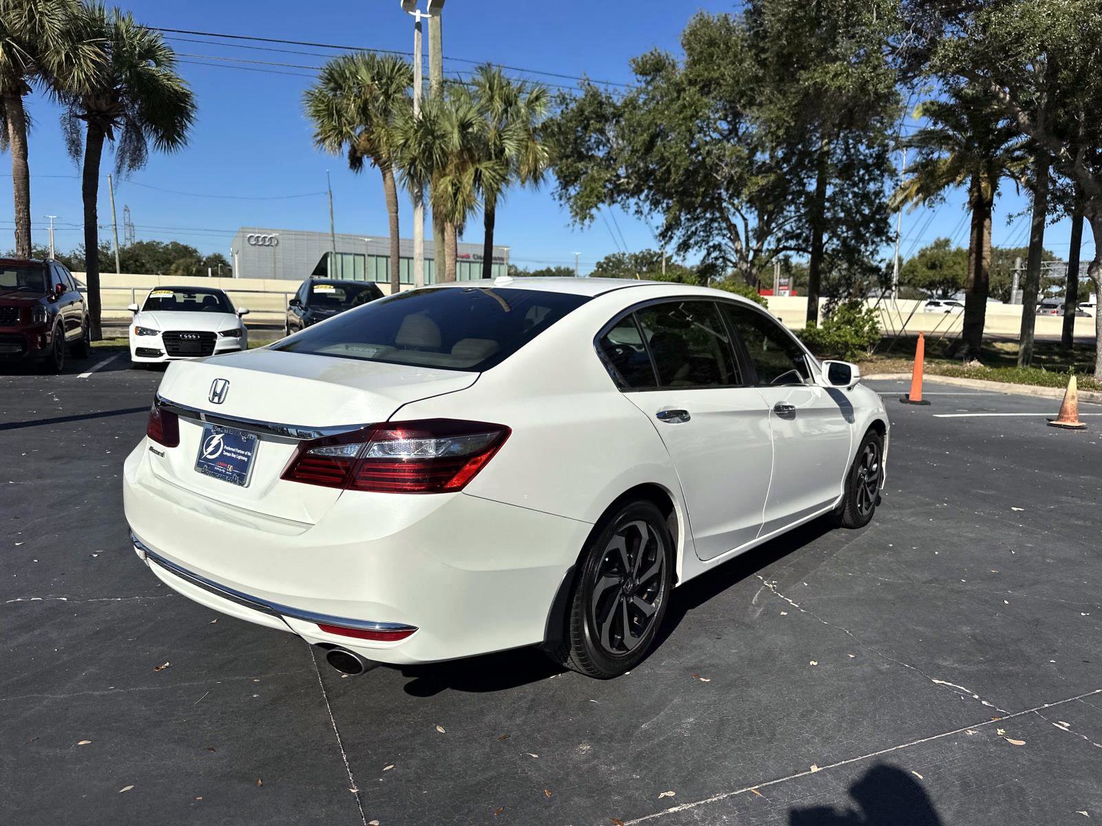 2017 Honda Accord EX-L photo 4