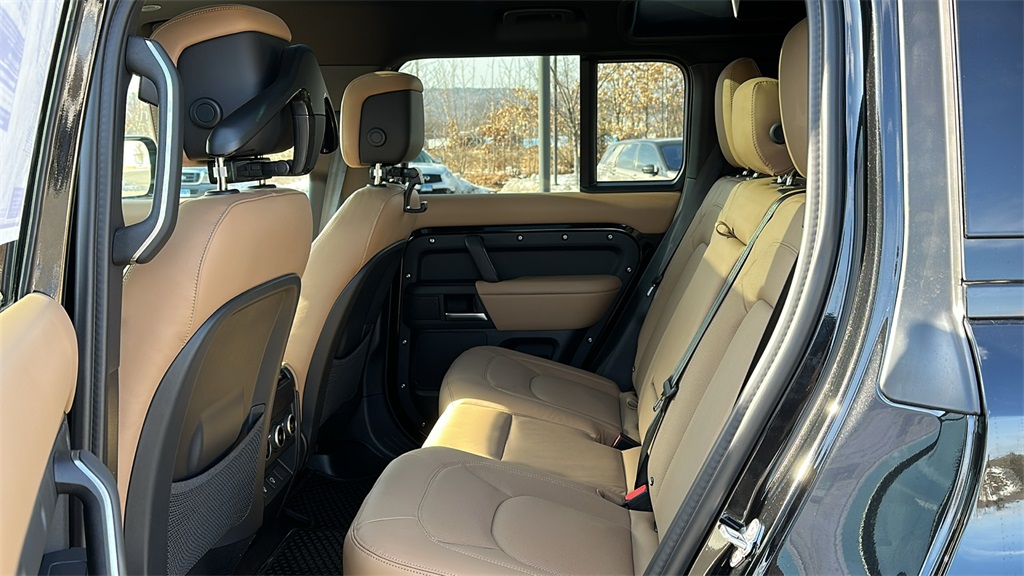 2025 Land Rover Defender 110 X-Dynamic SE photo 23