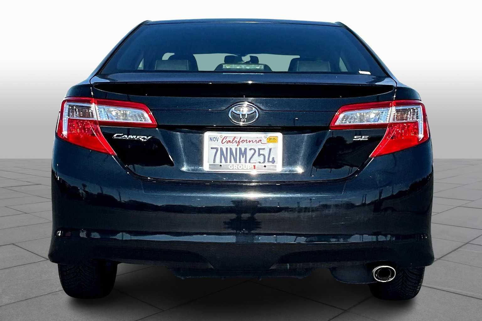 2013 Toyota Camry SE photo 3