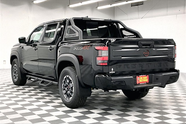 2025 Nissan Frontier PRO-4X photo 3