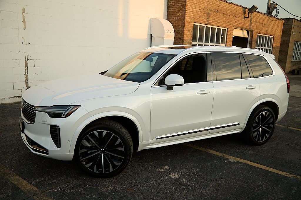 2025 VOLVO XC90 - Image 2