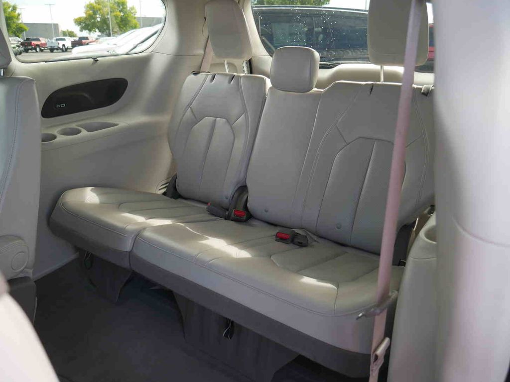 2021 Chrysler Pacifica Touring L photo 11