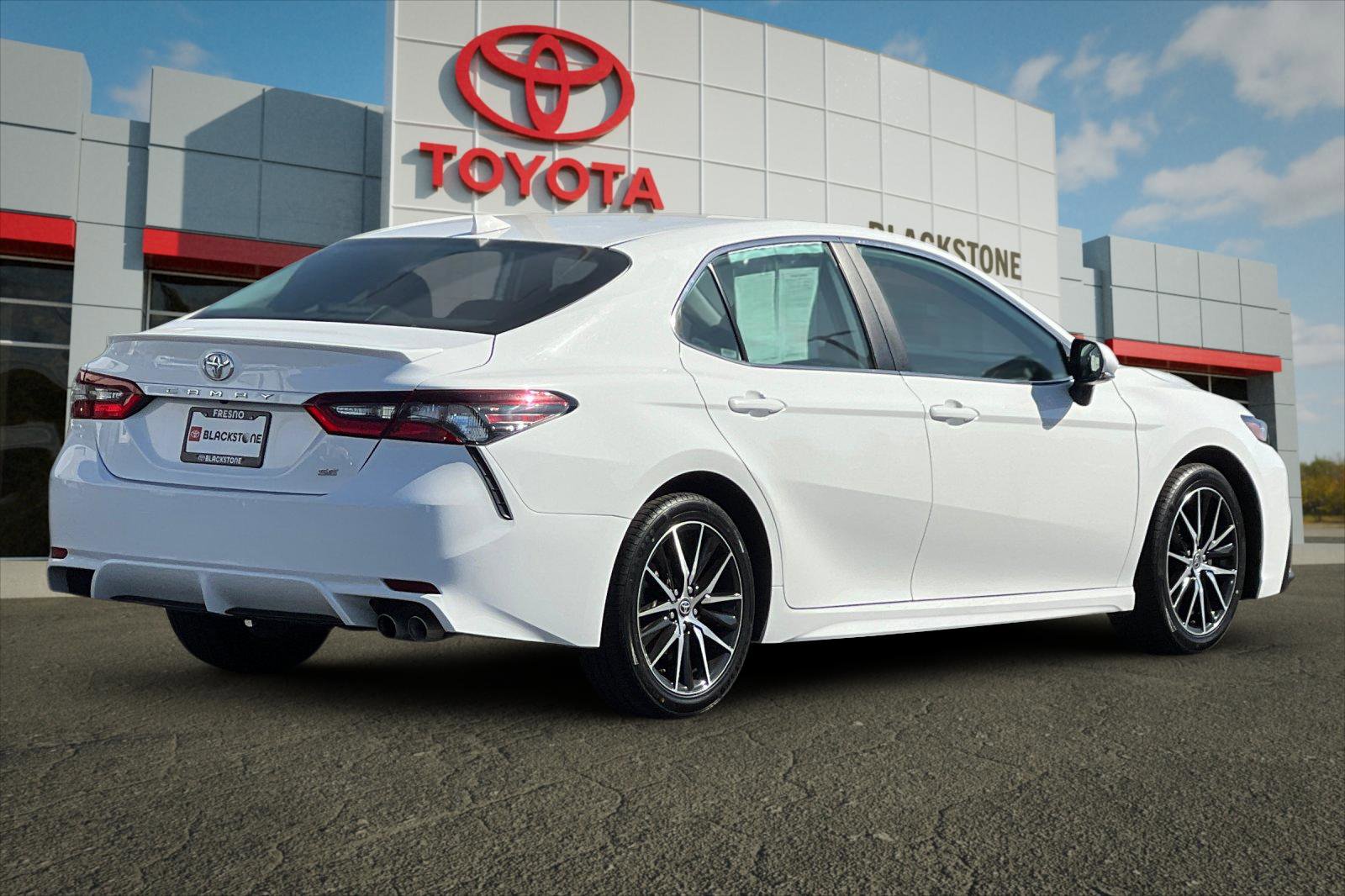 2024 Toyota Camry SE photo 3