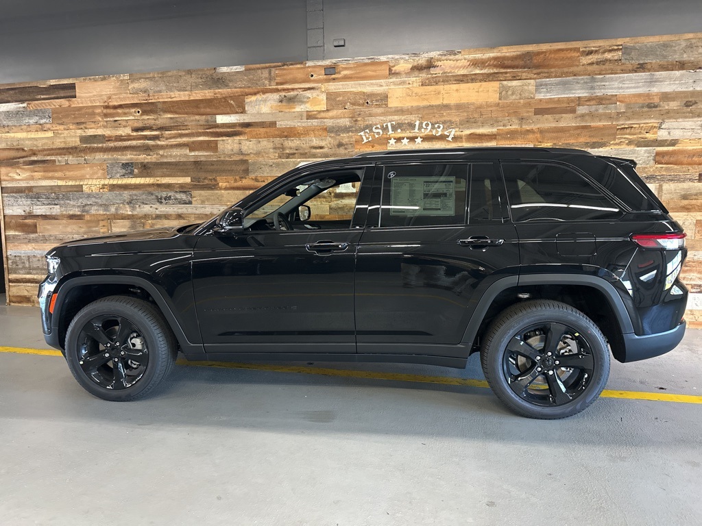 2025 Jeep Grand Cherokee Limited photo 4