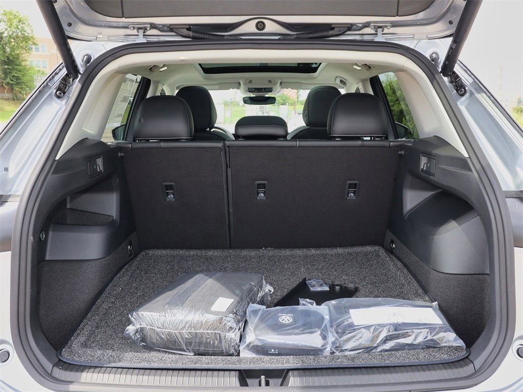 2025 Volkswagen Tiguan SE photo 9