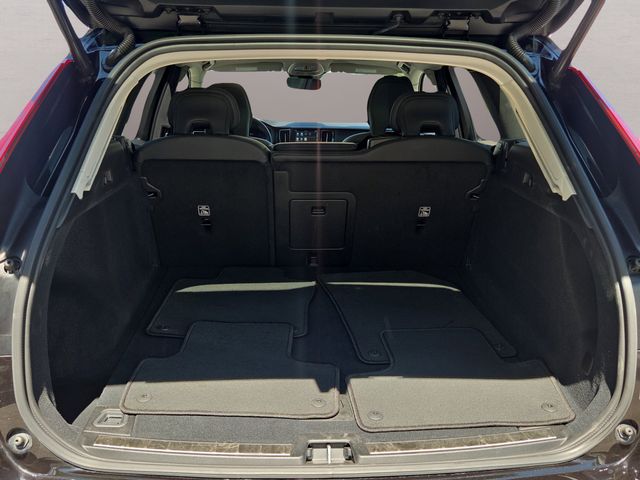 2025 Volvo XC60 B5 Plus photo 30