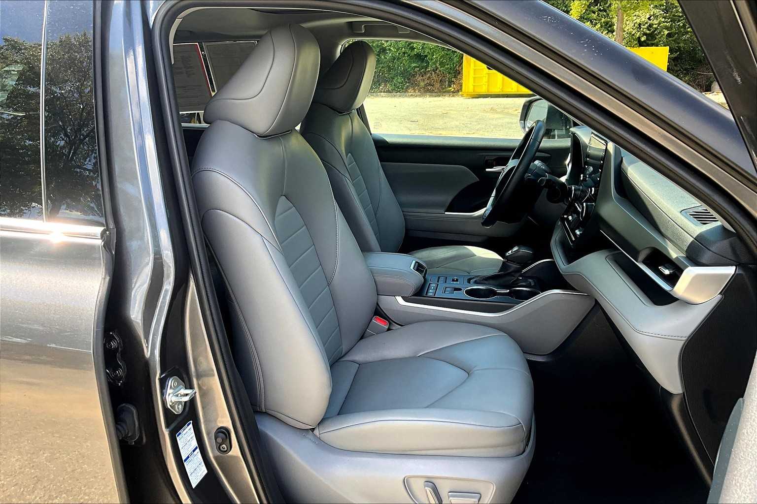 2022 Toyota Highlander XLE photo 8