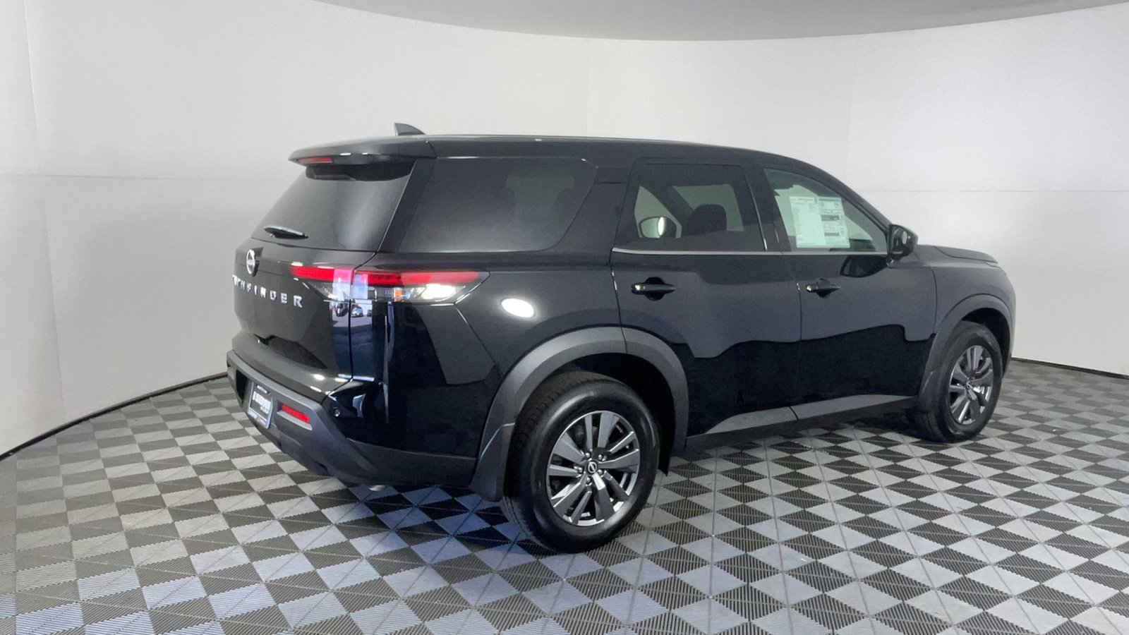 2025 Nissan Pathfinder S photo 4