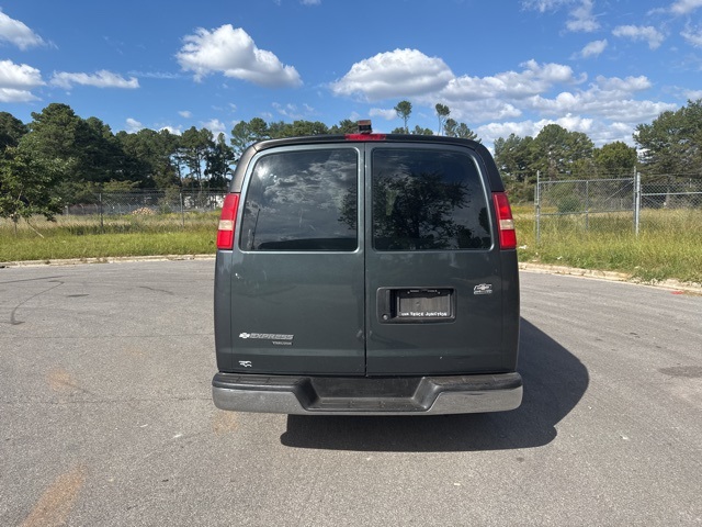 2014 Chevrolet Express 1500 Work Van photo 3