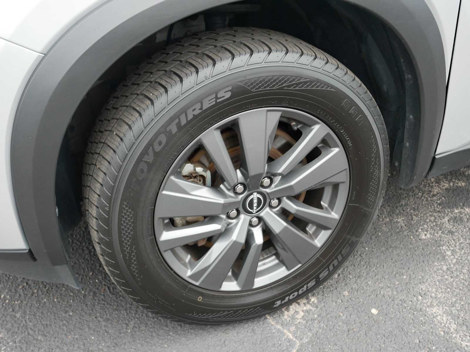 2023 Nissan Pathfinder SV photo 9